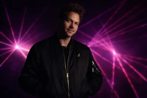 Chris Riven met de Nasty 90's act